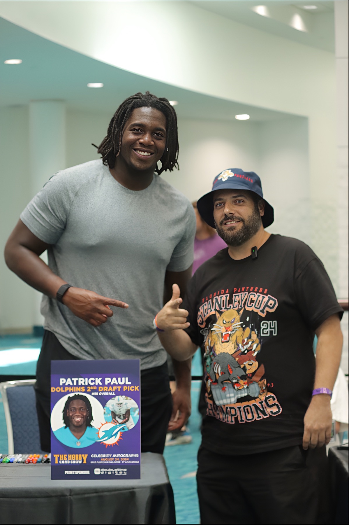 OLI SPORTCARDZ pictured with football player Patrick Paul at an autograph event